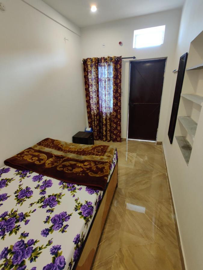 Varah Square Guest House Пушкар Экстерьер фото